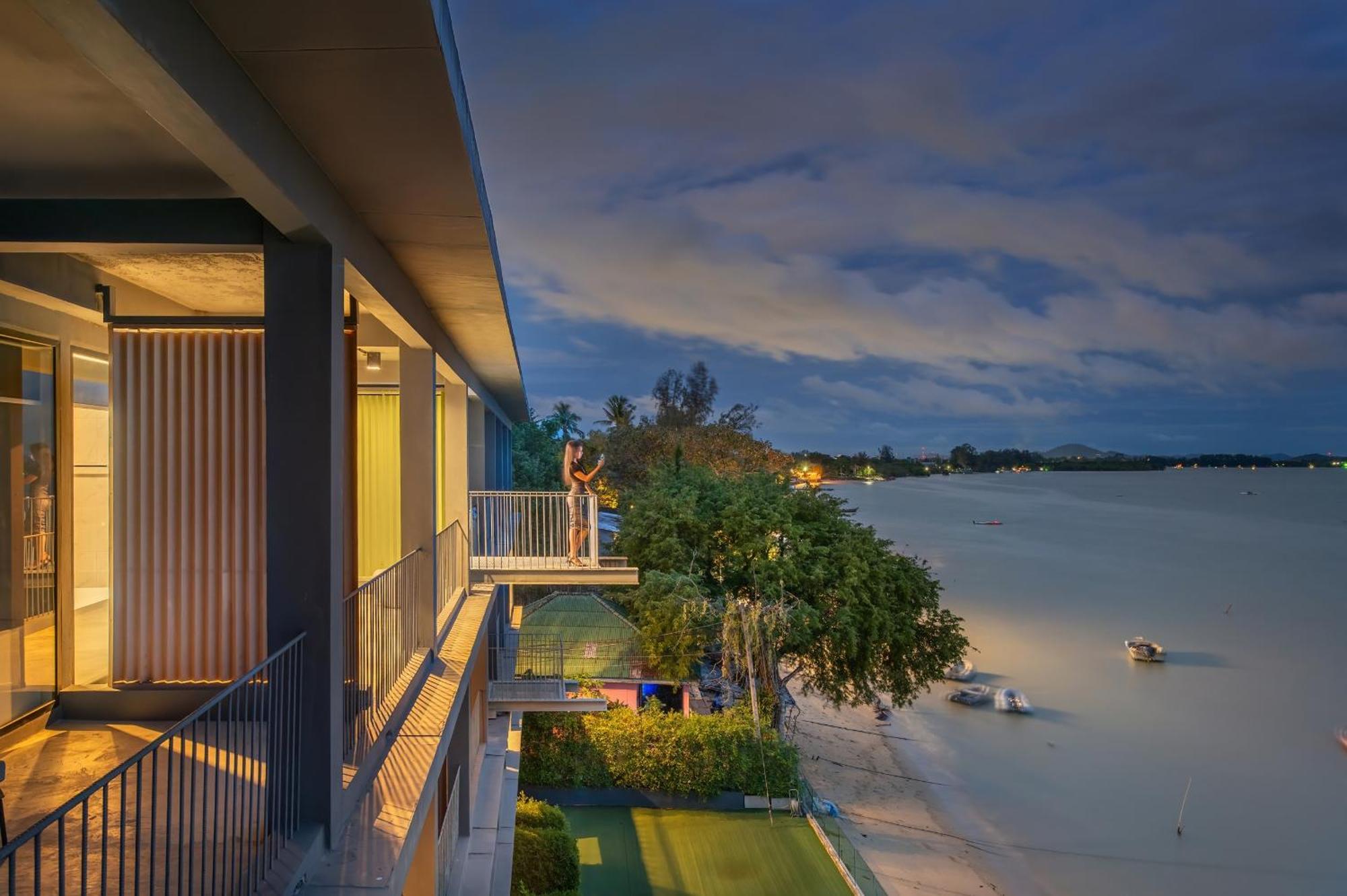 Shin Arch39 Phuket Beach Front - Sha Plus Chalong Extérieur photo