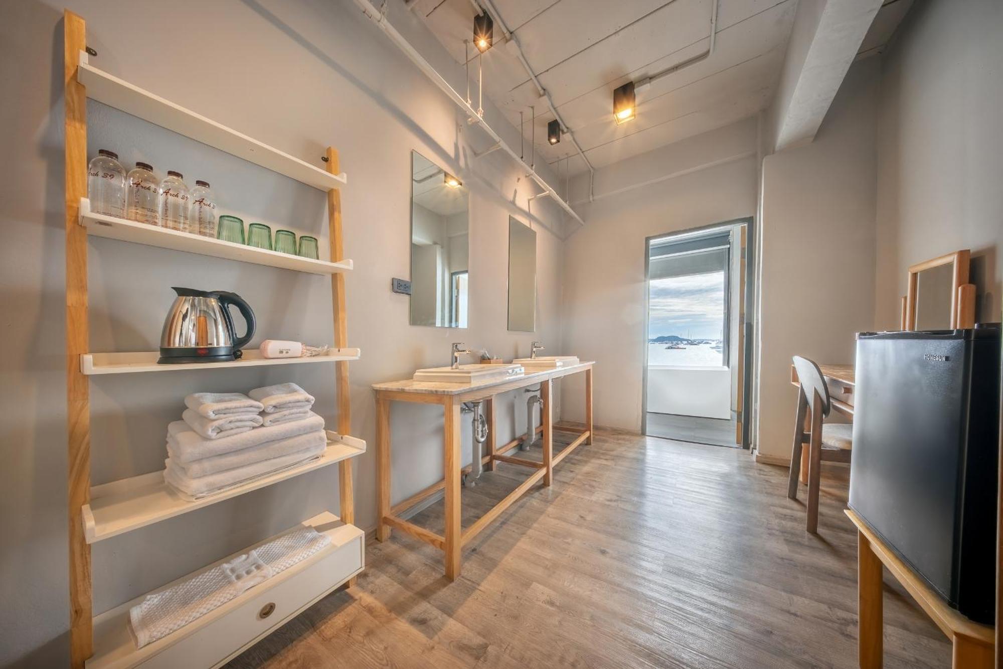 Shin Arch39 Phuket Beach Front - Sha Plus Chalong Extérieur photo