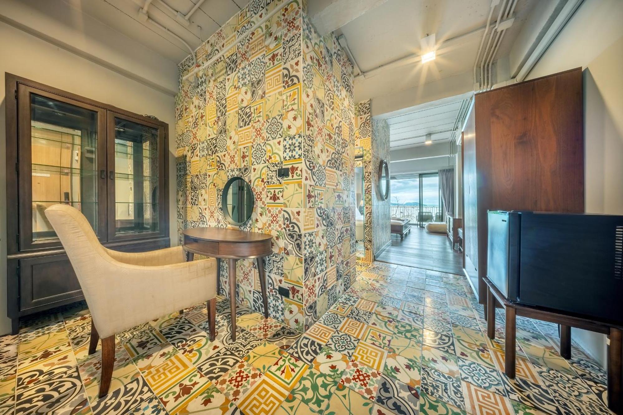 Shin Arch39 Phuket Beach Front - Sha Plus Chalong Extérieur photo