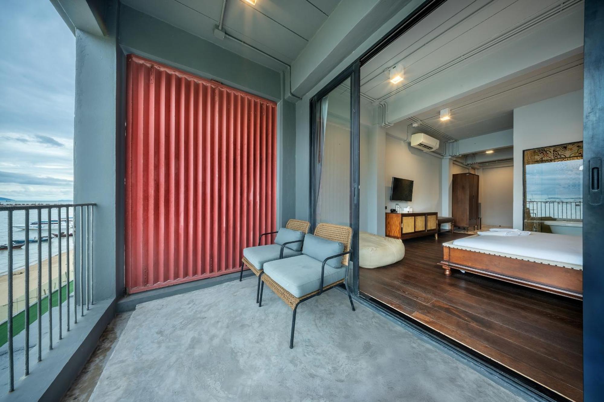 Shin Arch39 Phuket Beach Front - Sha Plus Chalong Extérieur photo