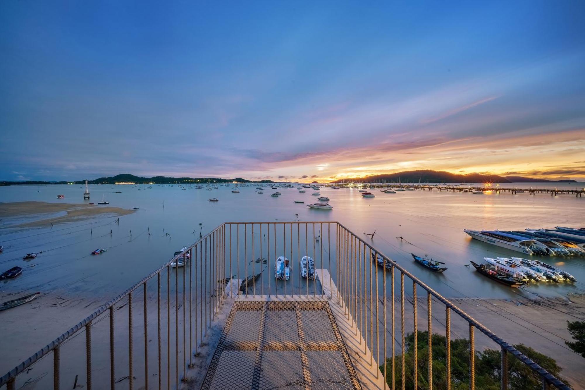 Shin Arch39 Phuket Beach Front - Sha Plus Chalong Extérieur photo